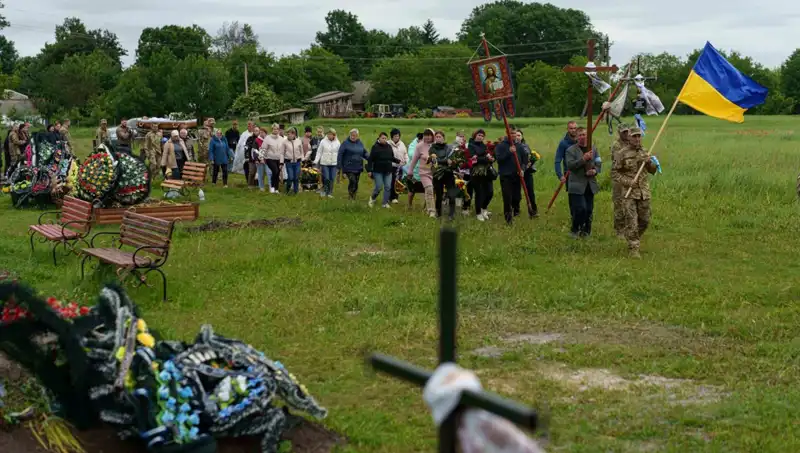 Ukrayna'da Savaşan İngiliz Askerin Hayatını Kaybetmesi Üzerine Derin Tartışmalar