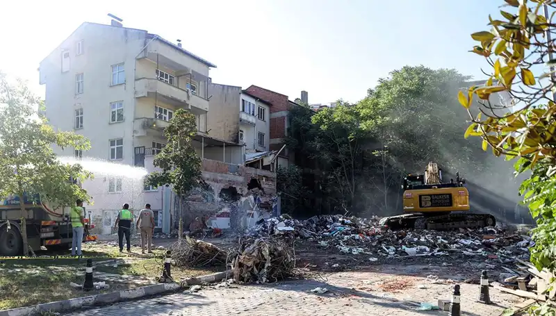 Sındırgı'da Depremler Birbirini İzliyor: Artçılar Neden Bu Kadar Güçlü?