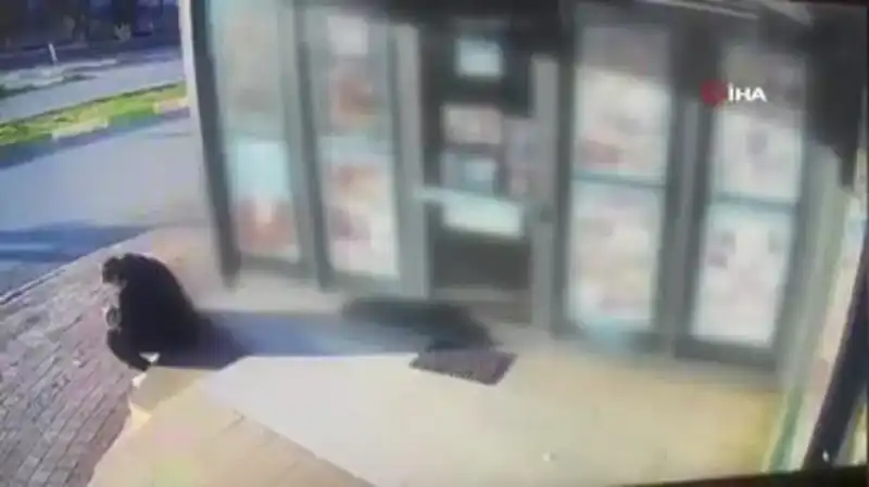 Market Çalışanı, Korkunç Bir Olay Sonrası Hayatta Kalmak İçin Refleks Geliştirdi
