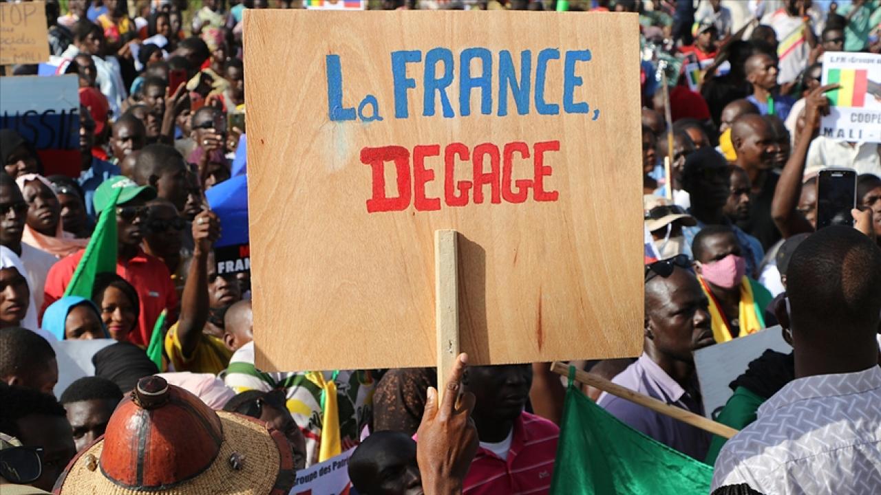 Fransız Kışı Afrika'yı Esir Aldı