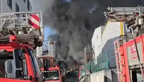 Tuzla'daki Fabrika Yangını: Kontrol Altına Alındı, Nefesler Tutuldu!