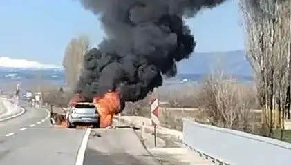 Kütahya'da Seyir Halindeki Otomobil Alev Alev Yandı: Şans Eseri Kurtulanlar