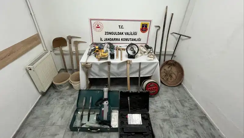 Çaycuma'da Kaçak Kazı Yapan 5 Kişi Yakalandı: Tarih Hazineleri Tehlikede!