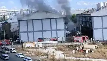 Başakşehir'de Sanayi Sitesinde Büyüleyici Yangın: Detaylar Ortaya Çıktı