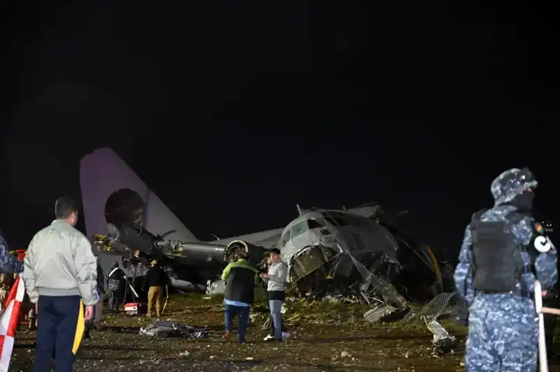 Bolivya'da Askeri Uçak, Para Taşıdığı Sırada Düşüşe Geçti
