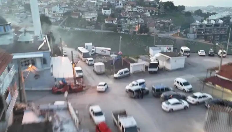 İzmir'de Gerçekleştirilen Operasyonlar: 133 Gözaltı ve 99 Gözaltı Süreci