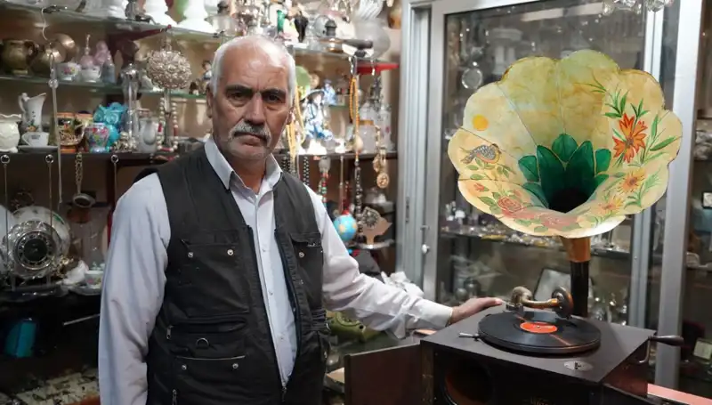 Antikacılığın Ustası: 44 Yıldır Gramofonlara Hayat Veriyor
