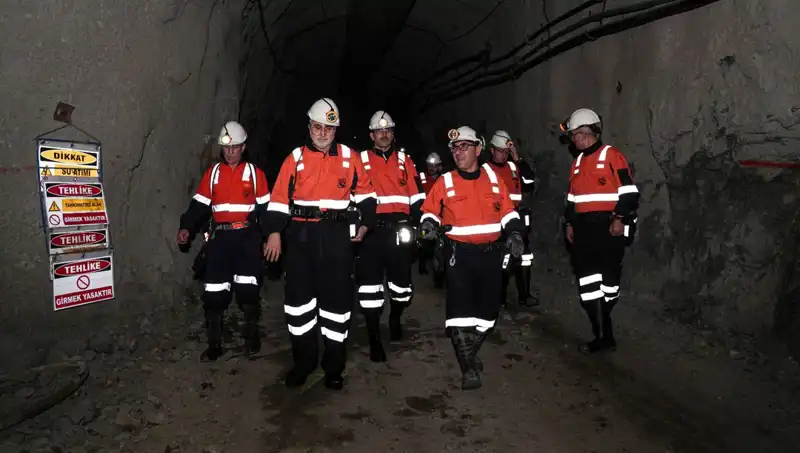 Bakan Işıkhan, Yeni Altın Madenini İncelmek İçin Alana İndi