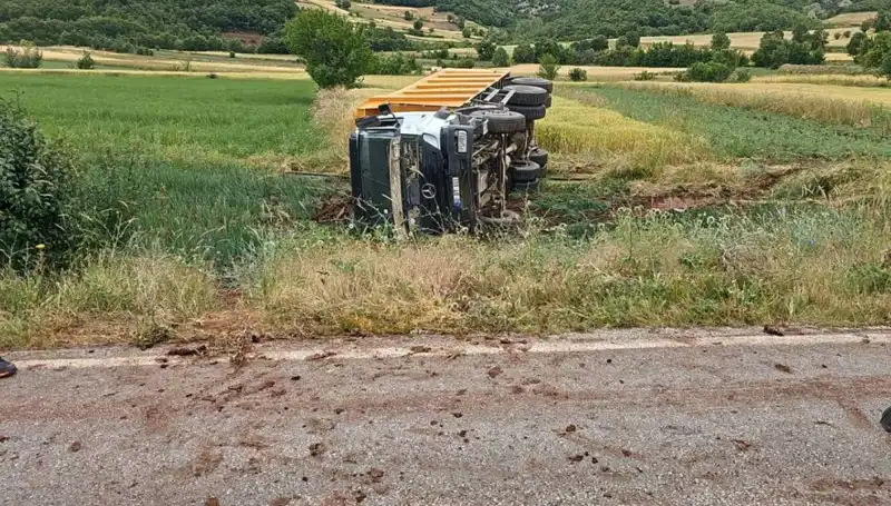 Tokat'ta Devrilen Kamyonun Şoförü Hayatını Kaybetti: Kaza Anı Tüyler Üpertti