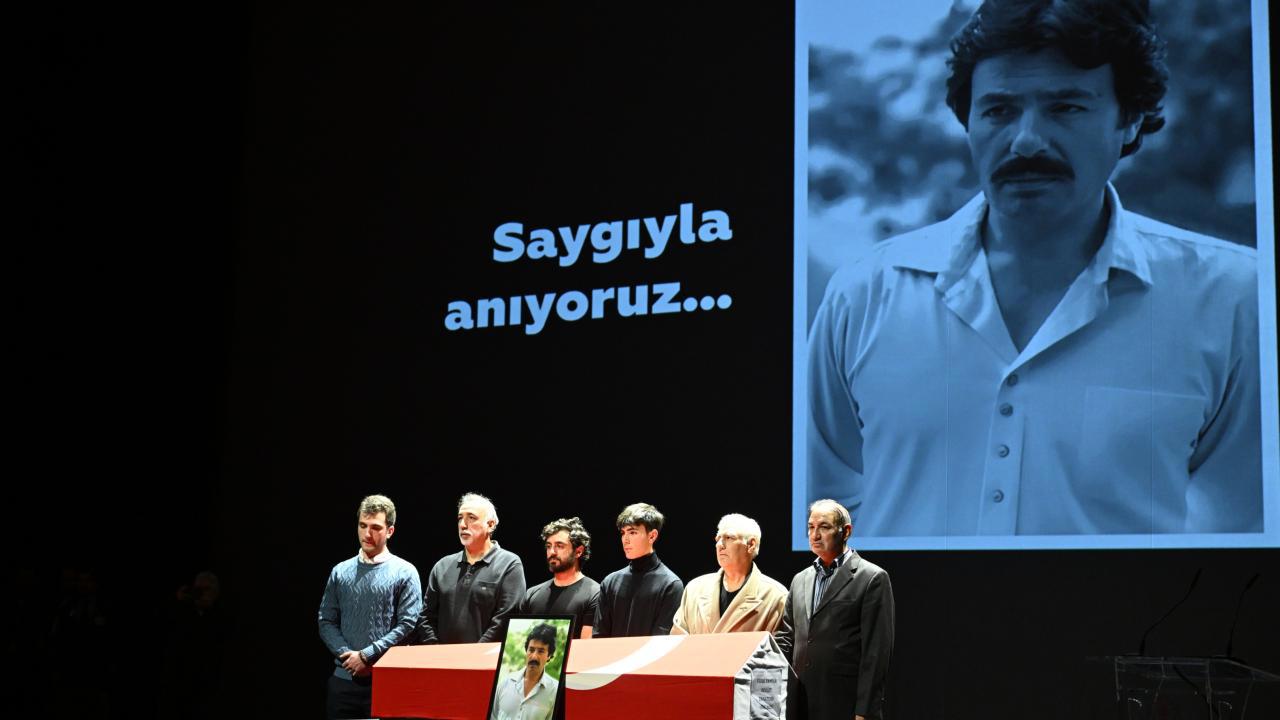 Ferdi Tayfur için Anıt Kabir'de düzenlenen törende duygulu anlar yaşandı