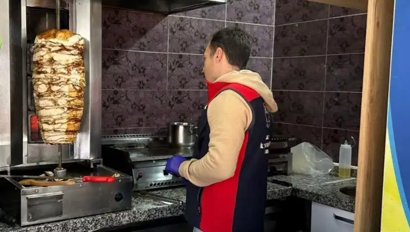 Tavuk Döner Alarmı: İşletmelere Baskınlar Devam Ediyor, Neler Oluyor?