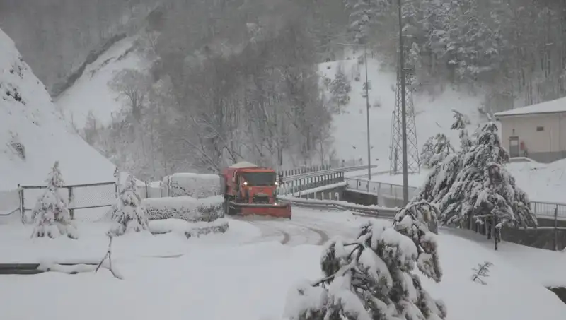 Bolu Dağı'nda Kış Mevsimi Erken Geliyor: Kar Yağışı Hayatı Nasıl Etkiliyor?