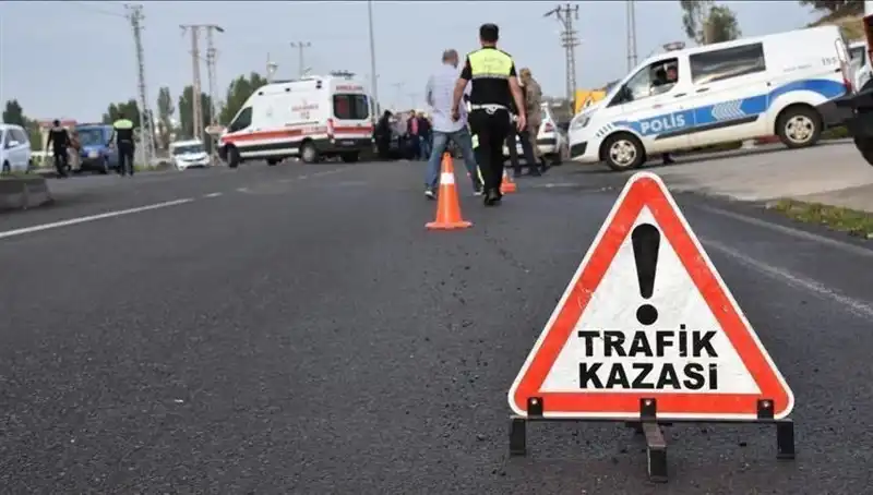 Antalya'da Otomobil Kanalı Devrildi, İki Kişi Yaralandı
