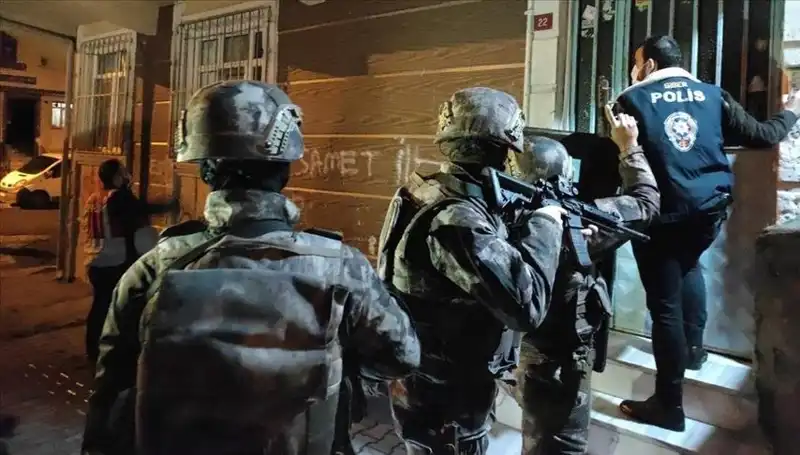 Adana'da Yoldaşlar Suç Örgütüne Baskın: 41 Kişi Tutuklandı!