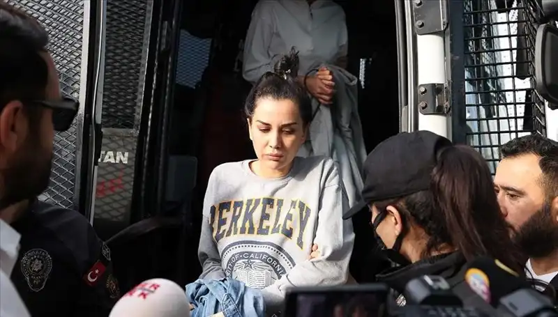 Dilan Polat'ın Instagram Hesabı Neden Kapandı? İşte Tüm Detaylar!