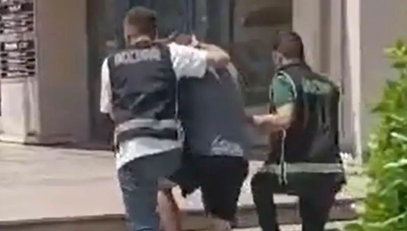 Sahte Dövizle Alışveriş Yapan Turist Sınır Dışı Edildi: Olayın Detayları Ortaya Çıktı