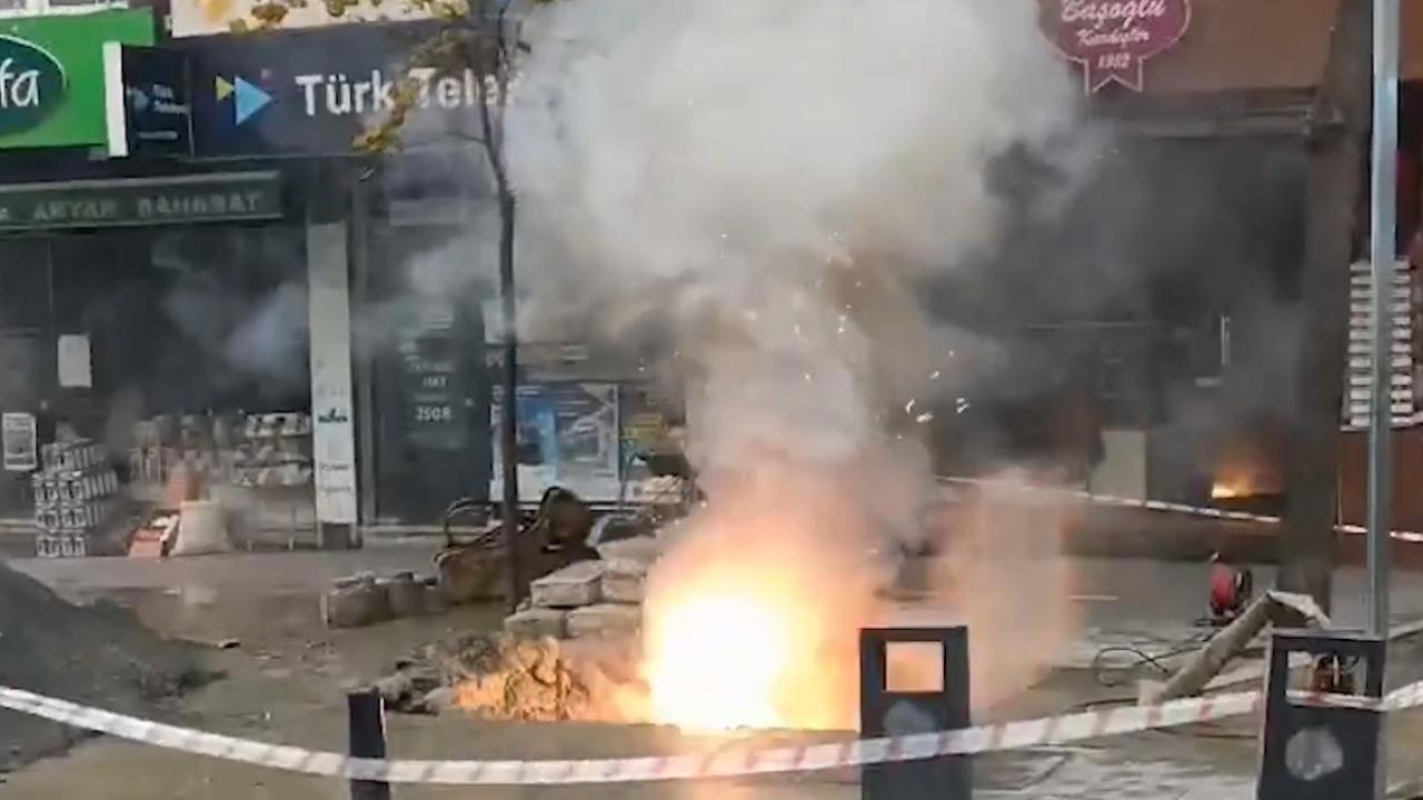 İSKİ Çalışması Sırasında Yer Altı Elektrik Kabloları Koptu