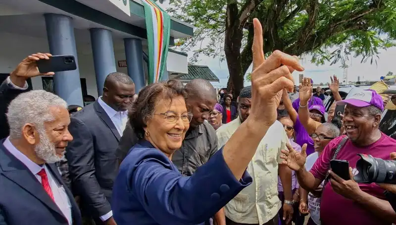 Surinam'da Tarih Yazıldı: İlk Kadın Devlet Başkanı Seçildi!