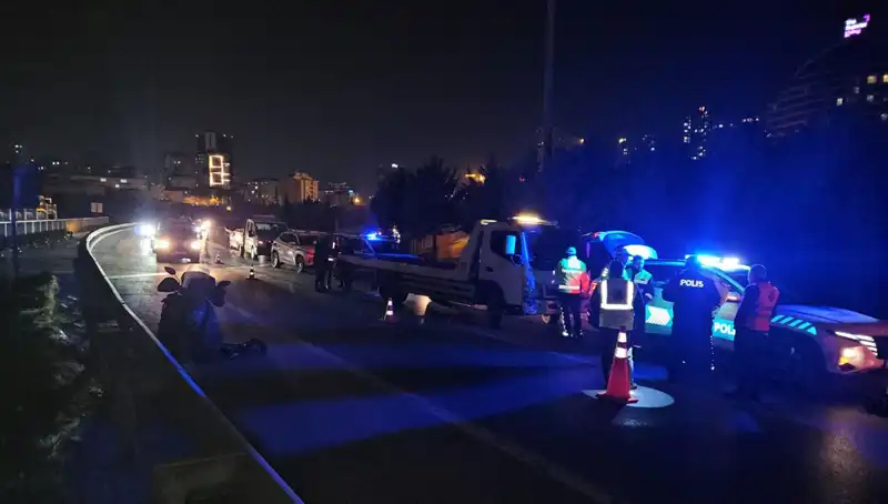 TEM Otoyolu'nda Şoke Eden Kaza: Yatan Kişi Kaza Sonucu Sürüklendi