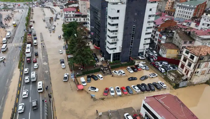 Trabzon'da Sel Felaketi: Kayıp Kişinin Akıbeti Merak Ediliyor!