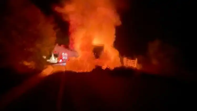 Seyir Halindeki Kamyonet Biranda Alev Alev Yandı: Olayın Detayları Ortaya Çıktı