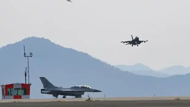 Güney Kore'de Askeri Tatbikat Sırasında Savaş Uçağı Köyü Bombaladı: Yaralılar Var!