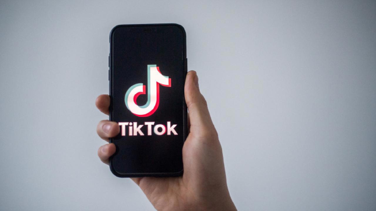 TikTok, gençlere güzellik filtreleri üzerinde yasak getiriyor