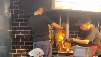 Pişmiş Tavuk Dönerin Üzerine Çiğ Et Konuldu: Sağlık Skandalı Yükseliyor
