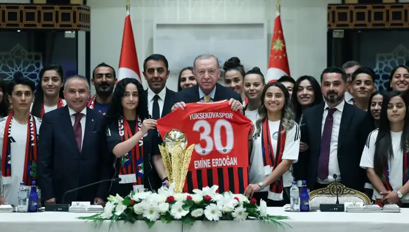 Yüksekovaspor Kadın Futbol Takımı Cumhurbaşkanı Erdoğan ile Buluştu!