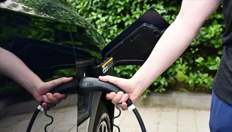 ABD'nin Gümrük Vergilerine Yanıt: İngiltere Elektrikli Araç Üreticilerini Destekliyor