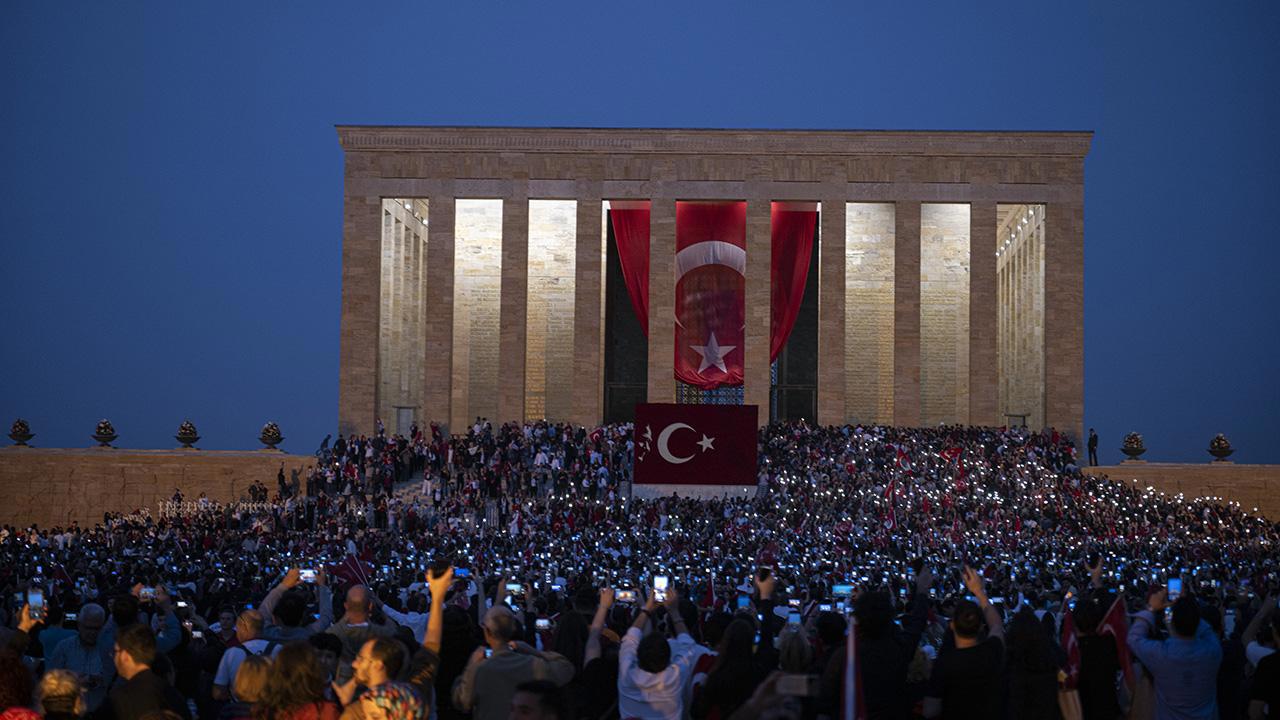 Anıtkabir'e rekor ziyaretçi akını