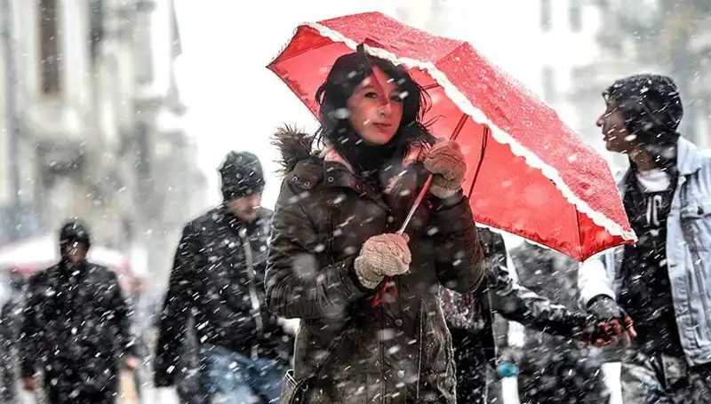 İstanbul'da Soğuk Hava Dalgası: Sıcaklık 20 Derece Aniden Düşecek!