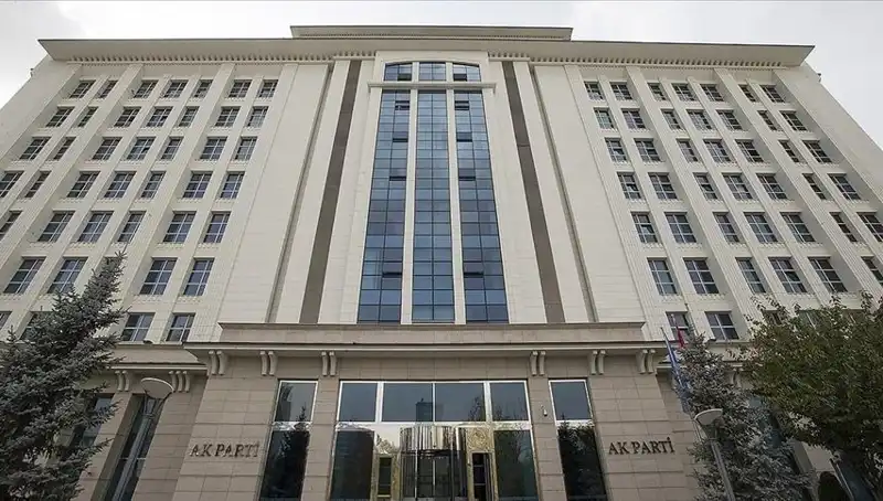 AK Parti Yeni Anayasa Komisyonu İlk Toplantısını Gerçekleştiriyor: Beklentiler Neler?