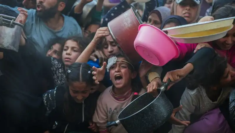 Gazze'de Açlık Krizi: Un Stokları Tükendi, Kardeşler Açlıkla Mücadele Ediyor!
