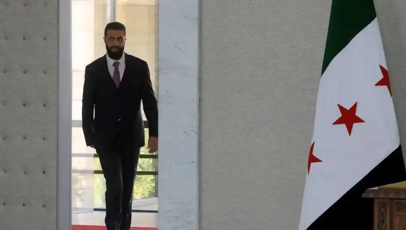 Paris'te Şara-Macron Zirvesi: Fransa'dan Yeni Suriye'ye Destek Mesajı