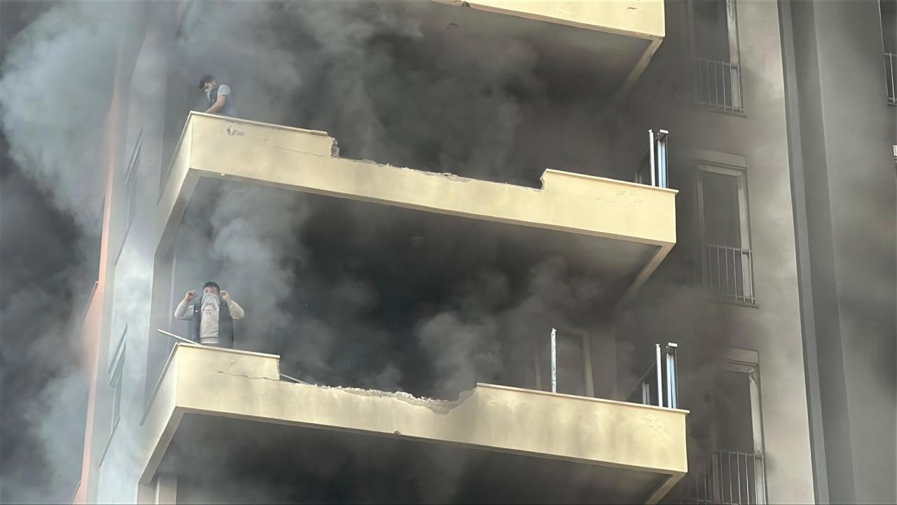 Antalya'da Tadilat Halindeki Otelde Yangın