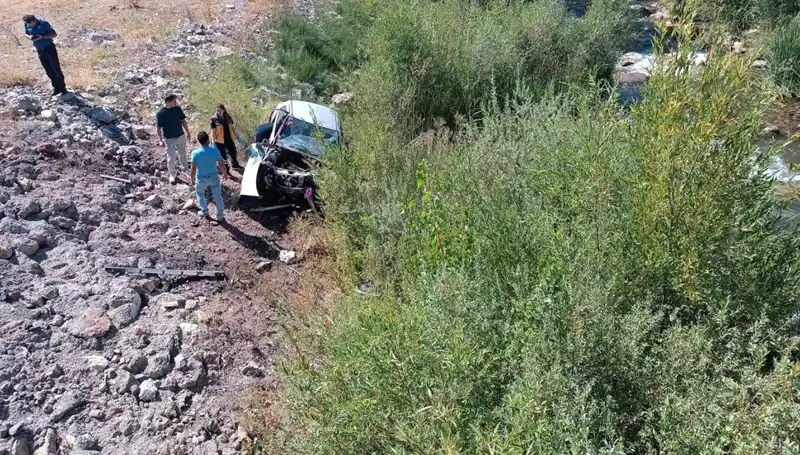 Sivas’ta Feci Kaza: Otomobil Dere Yatağına Uçtu, İki Hayat Kayıp