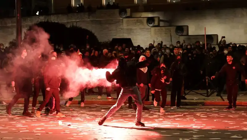 Yunanistan’da Hükümete Gensoru Sürecinde Atina Sokaklarında Protesto Gösterileri Patlak Verdi