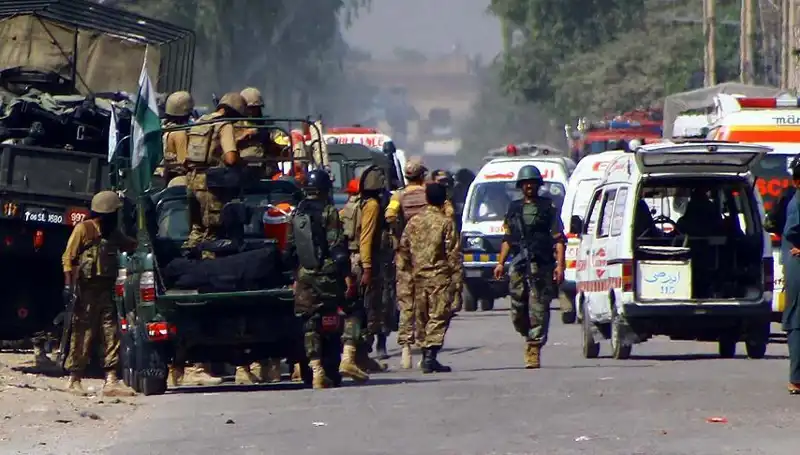 Pakistan'da Camiye Yapılan Bombalı Saldırı: 4 Yaralı, Güvenlik Endişeleri Artıyor