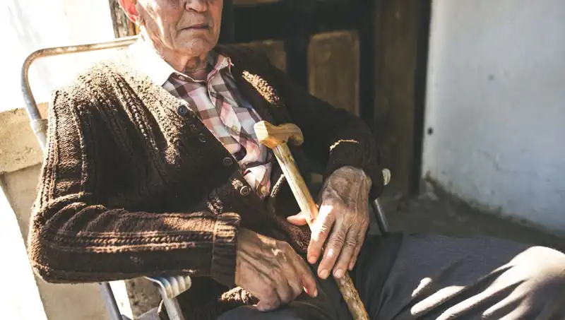 100 Yaşındaki Bireylerin 16’sında Depresyon: Yalnızlık ve İlgisizlik Alzheimer’a Kapı Aralıyor!