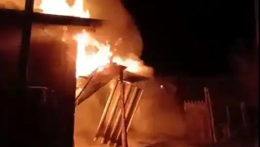 Karabük'te Korkutan Yangın: İki Ev Küller İçinde Kaldı