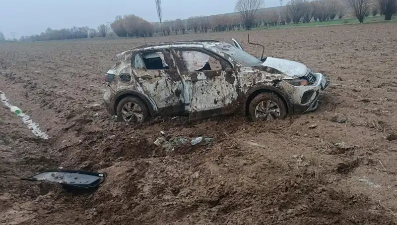 Otomobil Şarampole Devrildi, İki Kişi Yaralandı: Hayatta Kalma Mücadelesi