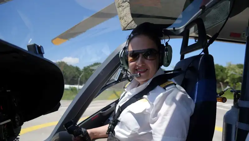 Türkiye’nin Tek Kadın Ambulans Helikopter Pilotunun İlham Veren Hikayesi