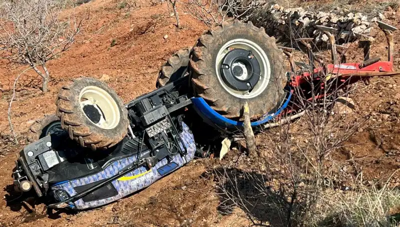 Siirt'te Traktör Devrildi: Sürücü Hayatını Kaybetti, Detaylar Şok Edici!