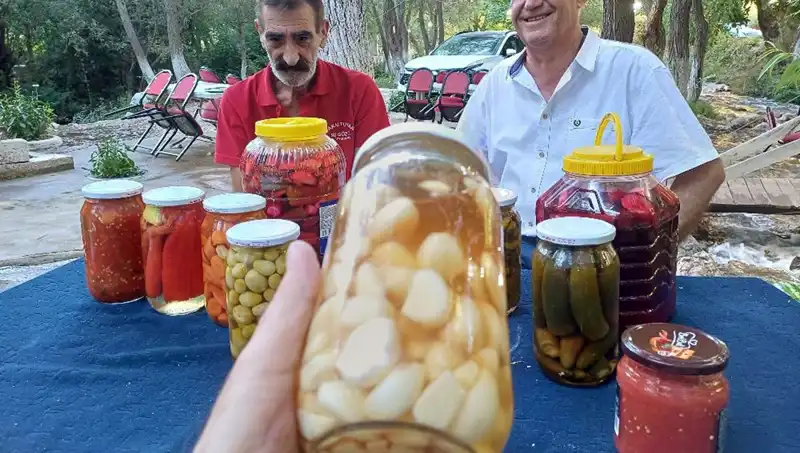 Araban Sarımsağı ile Hazırlanan Turşu: Doğanın Şifalı İksiri!