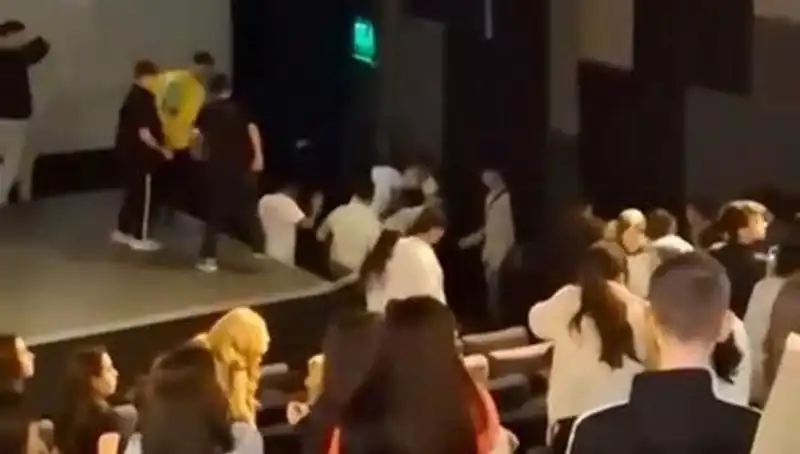 Rapçi Çakal'ın Hayranları Arasında Büyük Kavga! Sebebi Ne?