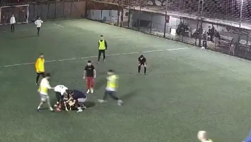 İki Halı Sahada Yaşanan Ölüm Olayları Sporu Gölgeledi