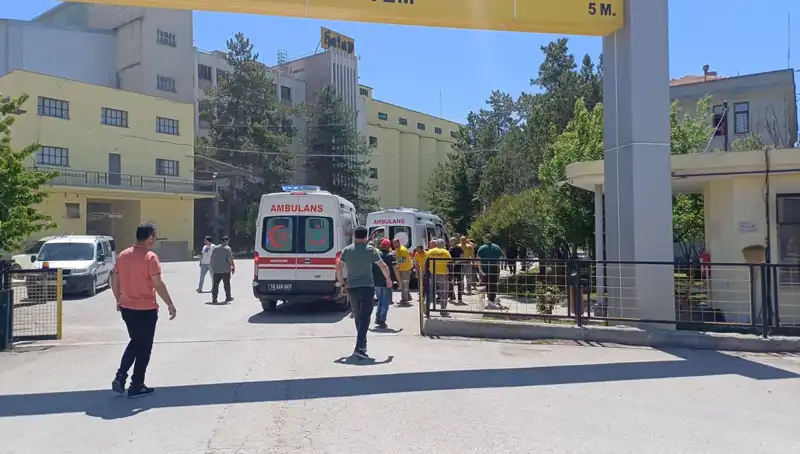 Çorum'da Un Fabrikasında Meydana Gelen Patlama: 1 Ağır Yaralı, 9 Kişi Hastaneye Kaldırıldı