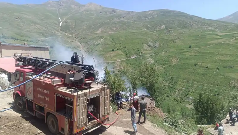 Van'da Yangın Faciası: Küçük Çocuk Hayatını Kaybetti