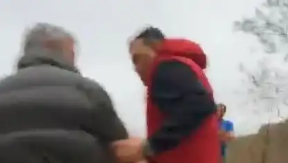 Sislerin İçinde Hayat Kuran Jandarma, Yolu Kapatılan Araçları Kurtardı